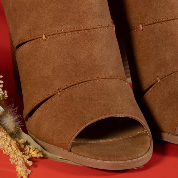 Qupid Ankle Booties Block Heel Peep Toe Side Buckle Color Brown Womens Size 7 - Picture 10 of 12